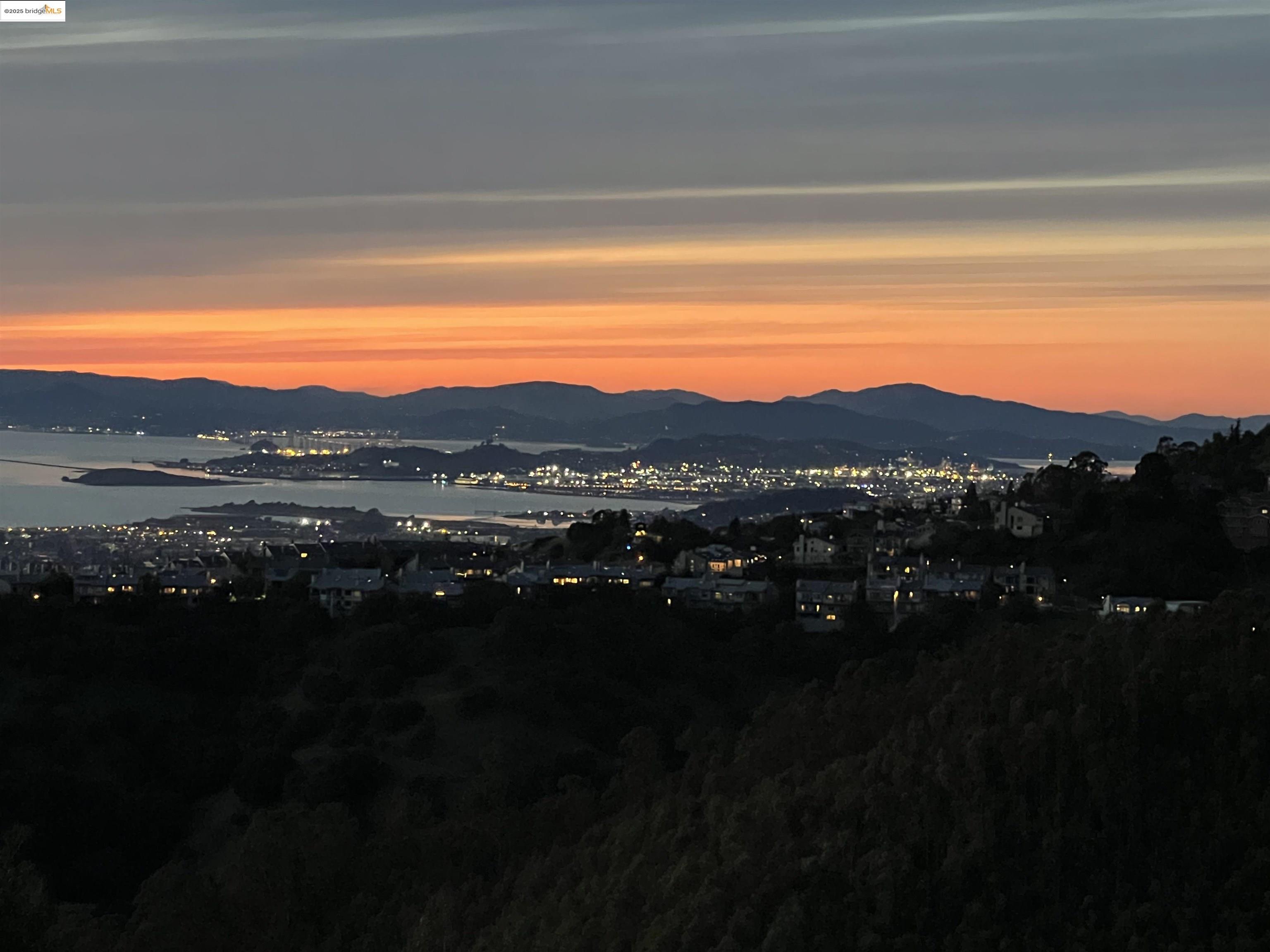 Oakland, California, 94611, United States, 2 Bedrooms Bedrooms, ,1 BathroomBathrooms,Residential,For Sale,1803995