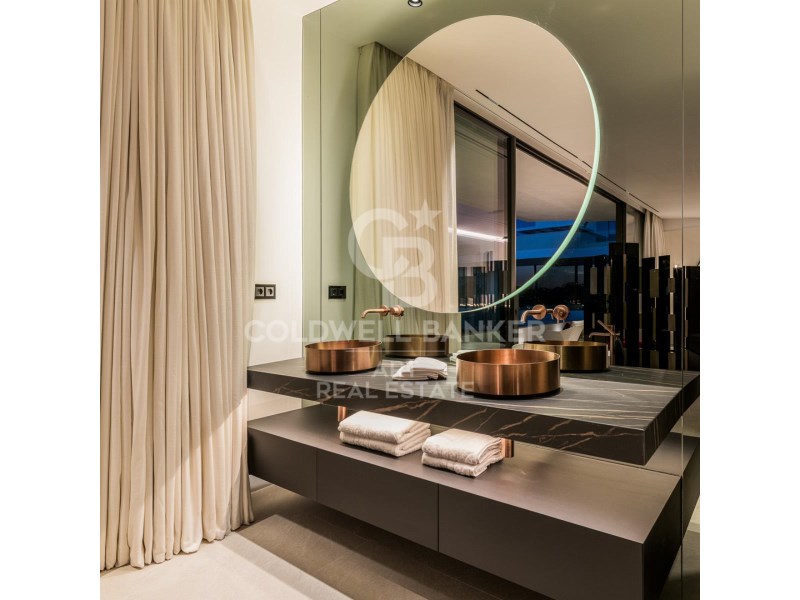 M?laga, Marbella, Nag?eles-Milla de Oro M?laga, Ma, Marbella, Andalusia, ES, 4 Bedrooms Bedrooms, ,4 BathroomsBathrooms,Residential,For Sale,M?laga, Marbella, Nag?eles-Milla de Oro M?laga, Ma,1647020