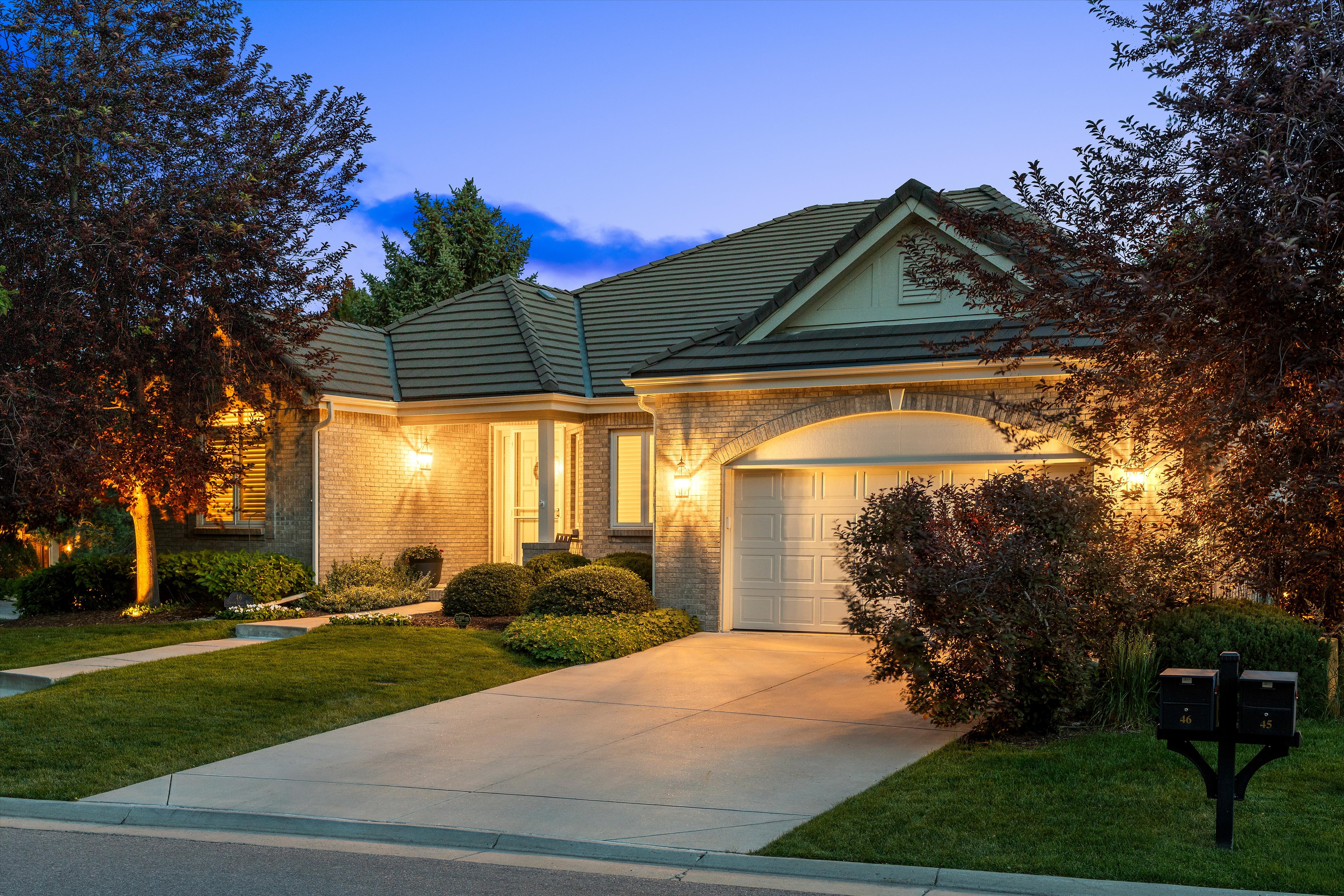  Luxury Features, Thoughtful Upgrades And Beautiful Outdoor Space - 物件實景