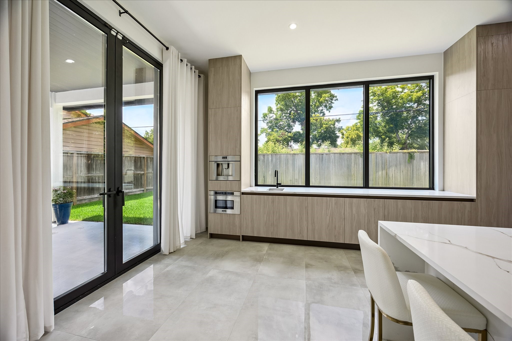  9909 Larston Street - 物件實景