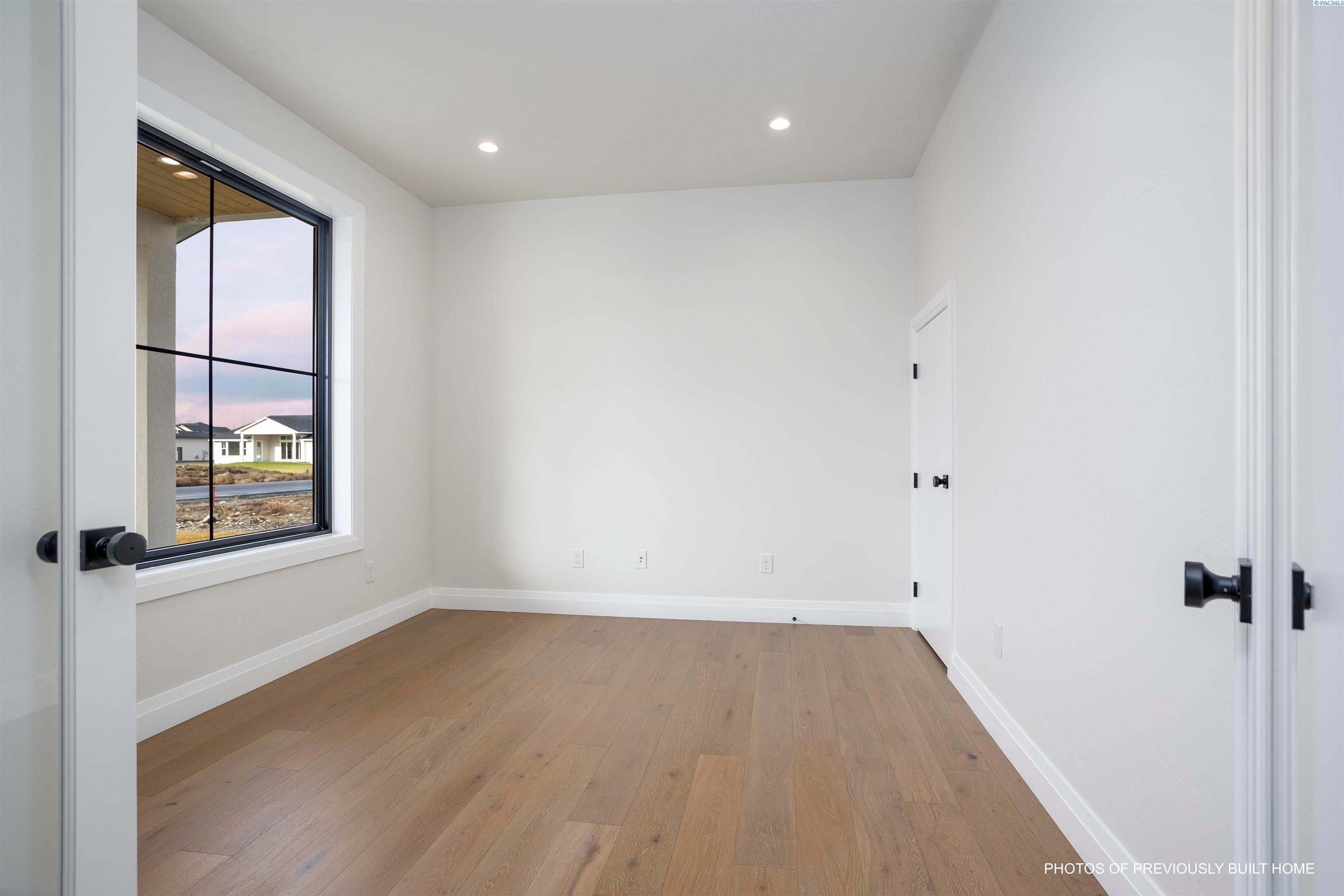 Pasco, Washington, 99301, United States, 4 Bedrooms Bedrooms, ,3 BathroomsBathrooms,Residential,For Sale,1900803