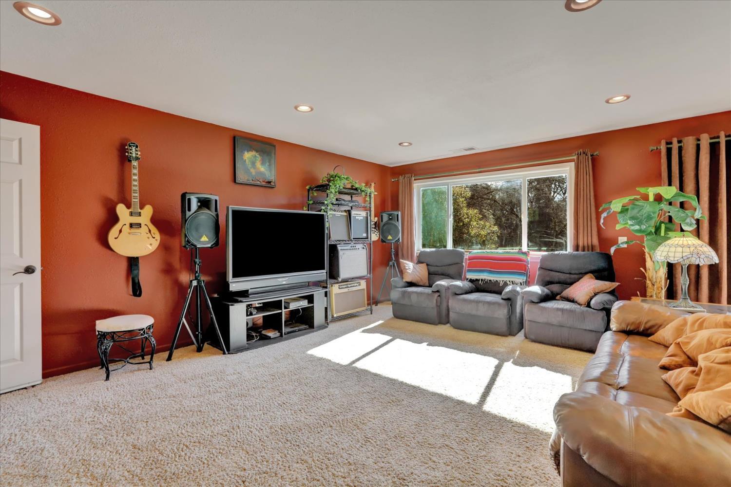 Grass Valley, California, 95949, United States, 4 Bedrooms Bedrooms, ,3 BathroomsBathrooms,Residential,For Sale,2015333