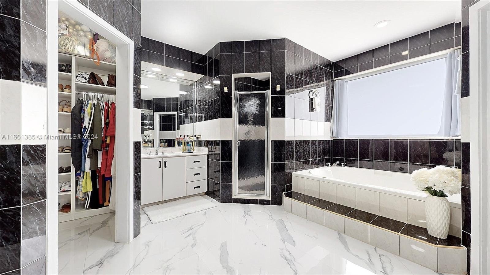 Miami, Florida, 33175, United States, 5 Bedrooms Bedrooms, ,4 BathroomsBathrooms,Residential,For Sale,1978992