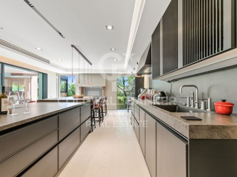 Marbella, Andalusia, ES, 6 Bedrooms Bedrooms, ,5 BathroomsBathrooms,Residential,For Sale,1959317