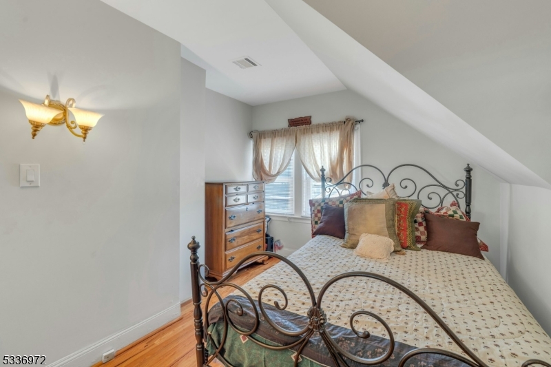 West Orange Twp., New Jersey, 07052, United States, 6 Bedrooms Bedrooms, ,4 BathroomsBathrooms,Residential,For Sale,1934575