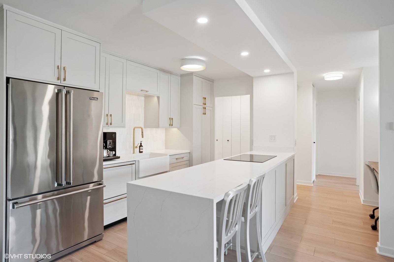 Chicago, Illinois, 60610, United States, 2 Bedrooms Bedrooms, ,2 BathroomsBathrooms,Residential,For Sale,1927209