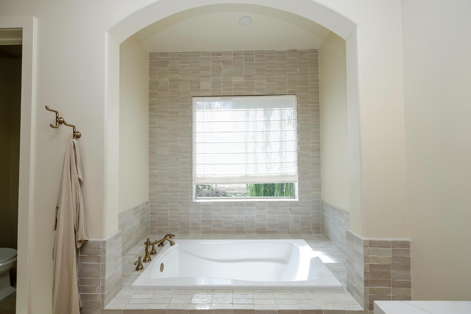 Modesto, California, 95357, United States, 4 Bedrooms Bedrooms, ,4 BathroomsBathrooms,Residential,For Sale,1976586