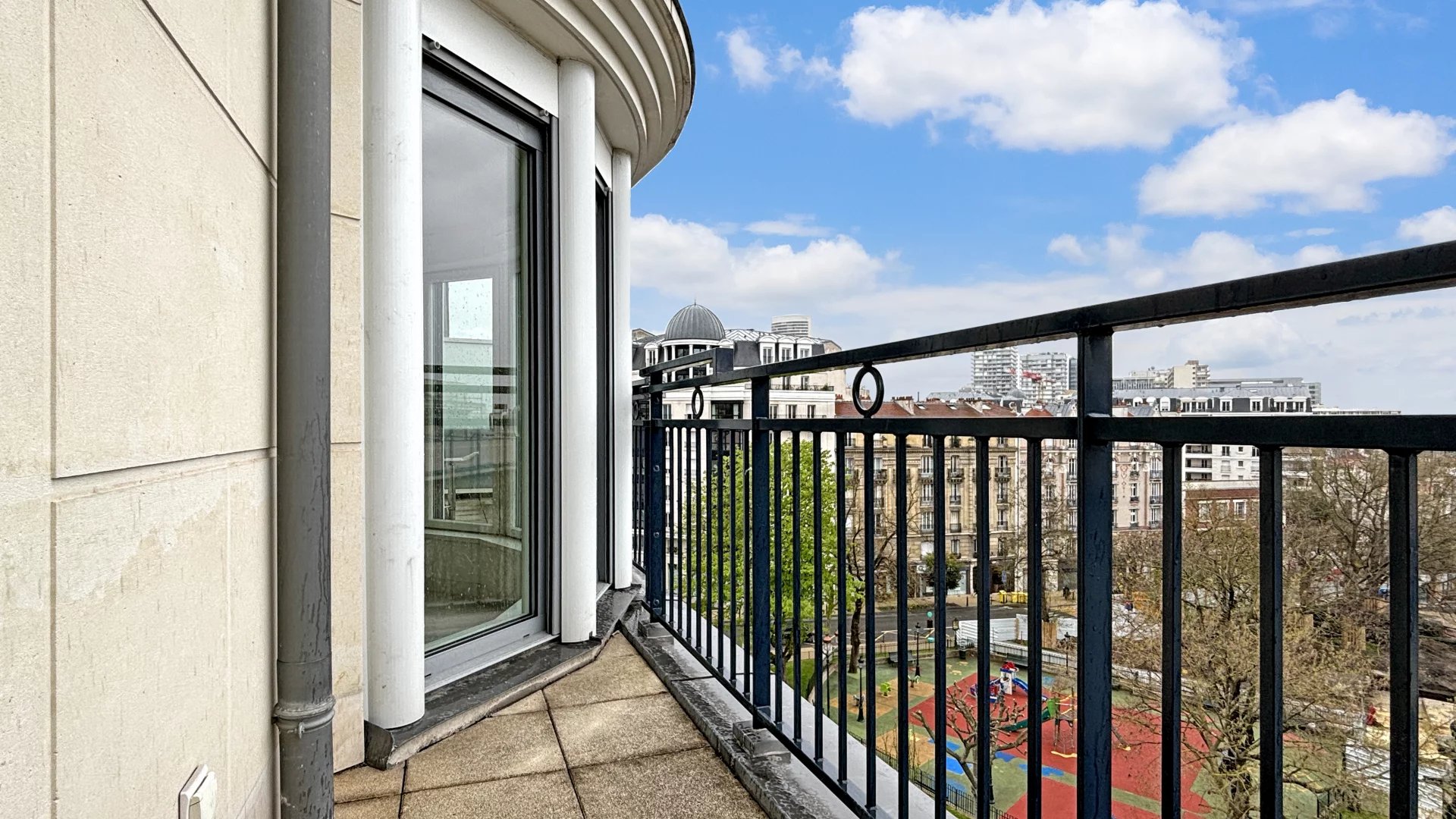 Puteaux, Île-de-France, 92800, FR, 1 Bedroom Bedrooms, ,1 BathroomBathrooms,Residential,For Sale,1626858
