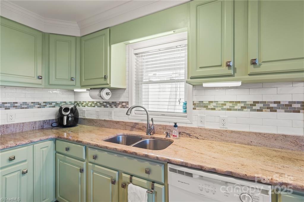 New London, North Carolina, 28127, United States, 3 Bedrooms Bedrooms, ,2 BathroomsBathrooms,Residential,For Sale,1827846