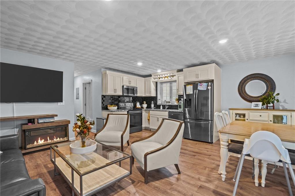 Providence, Rhode Island, 02904, United States, 6 Bedrooms Bedrooms, ,2 BathroomsBathrooms,Residential,For Sale,1934999