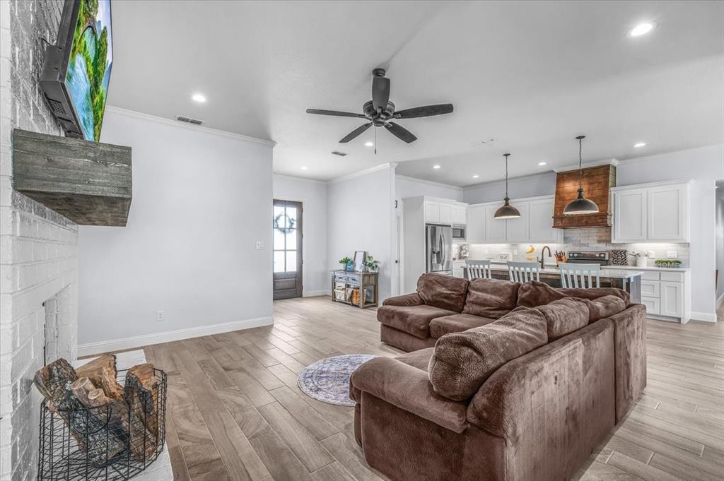 Weatherford, Texas, 76088, United States, 5 Bedrooms Bedrooms, ,5 BathroomsBathrooms,Residential,For Sale,1976907