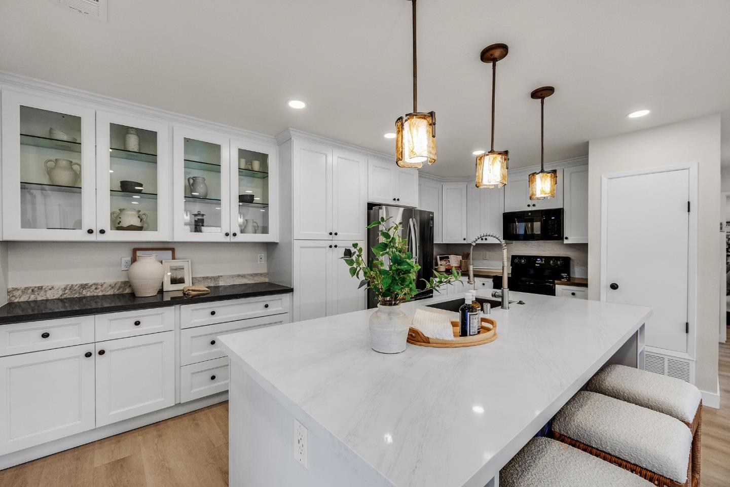 Sunnyvale, California, 94086, United States, 2 Bedrooms Bedrooms, ,1 BathroomBathrooms,Residential,For Sale,1991395