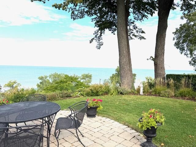 St. Joseph, Michigan, 49085, United States, 2 Bedrooms Bedrooms, ,4 BathroomsBathrooms,Residential,For Sale,1949511