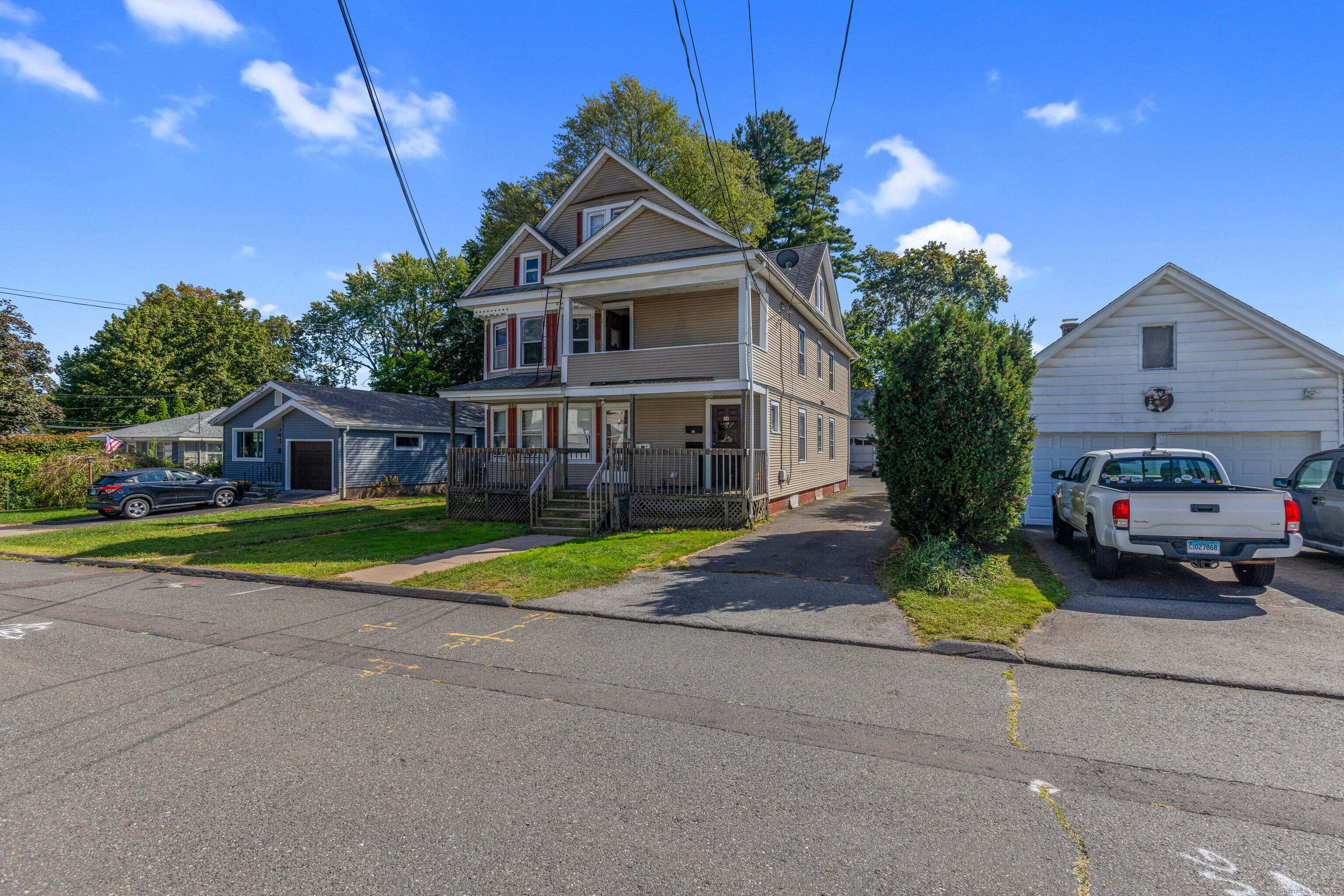 Manchester, Connecticut, 06040, United States, 8 Bedrooms Bedrooms, ,3 BathroomsBathrooms,Residential,For Sale,1957488