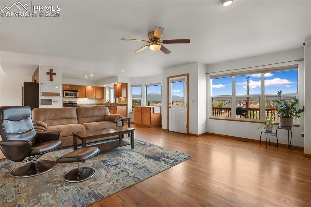 Colorado Springs, Colorado, 80951, United States, 5 Bedrooms Bedrooms, ,4 BathroomsBathrooms,Residential,For Sale,1882285