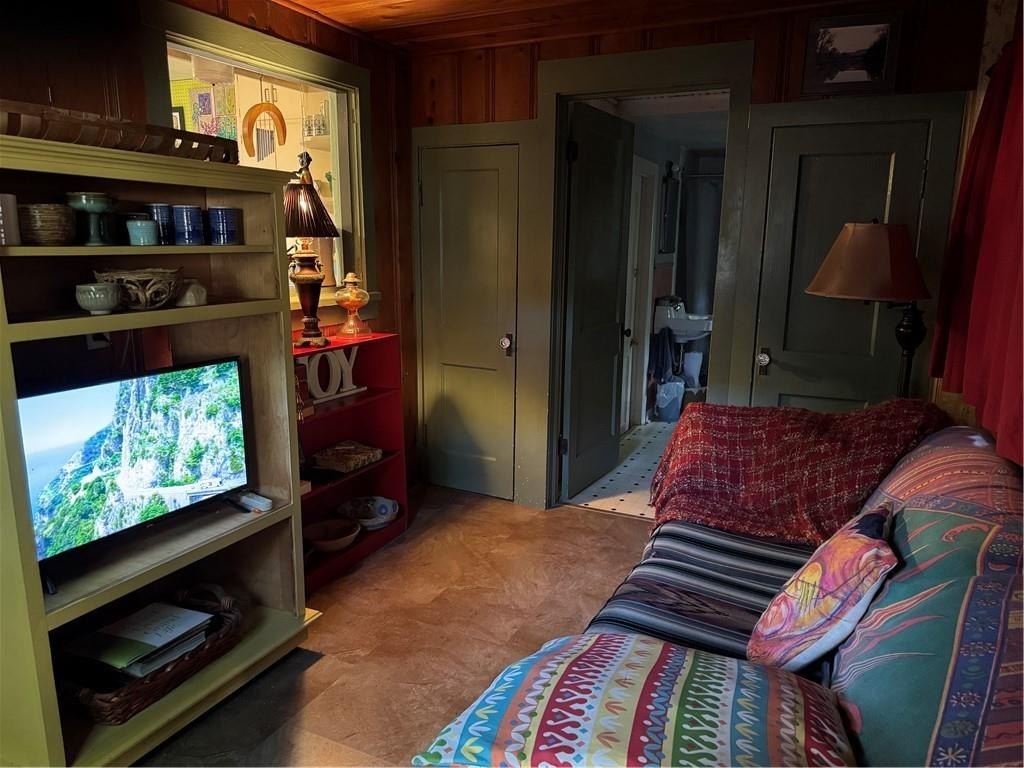 Fayetteville, Arkansas, 72701, United States, 2 Bedrooms Bedrooms, ,2 BathroomsBathrooms,Residential,For Sale,1980541