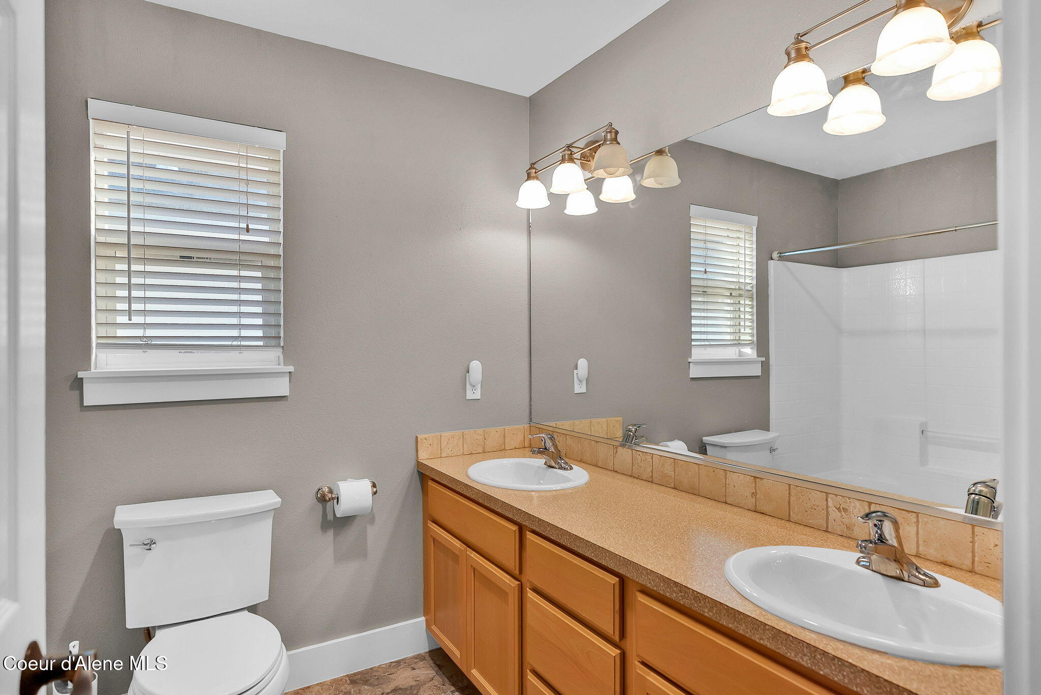 Coeur D'alene, Idaho, 83815, United States, 3 Bedrooms Bedrooms, ,2 BathroomsBathrooms,Residential,For Sale,1965651