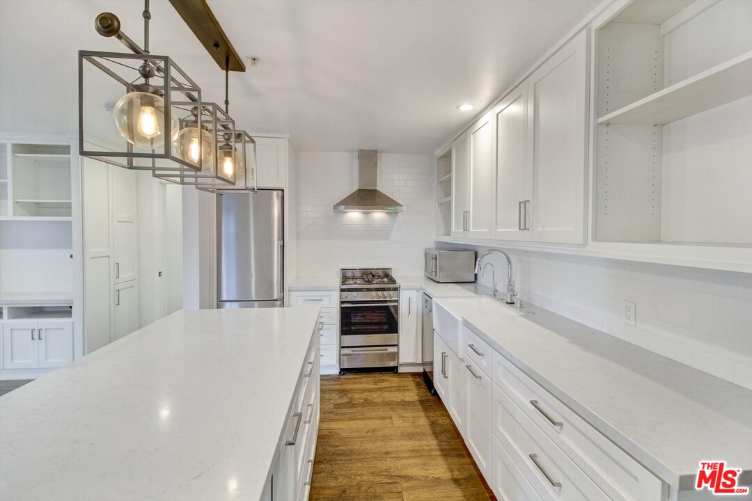 Venice, California, 90291, United States, 7 Bedrooms Bedrooms, ,Residential,For Sale,1700344