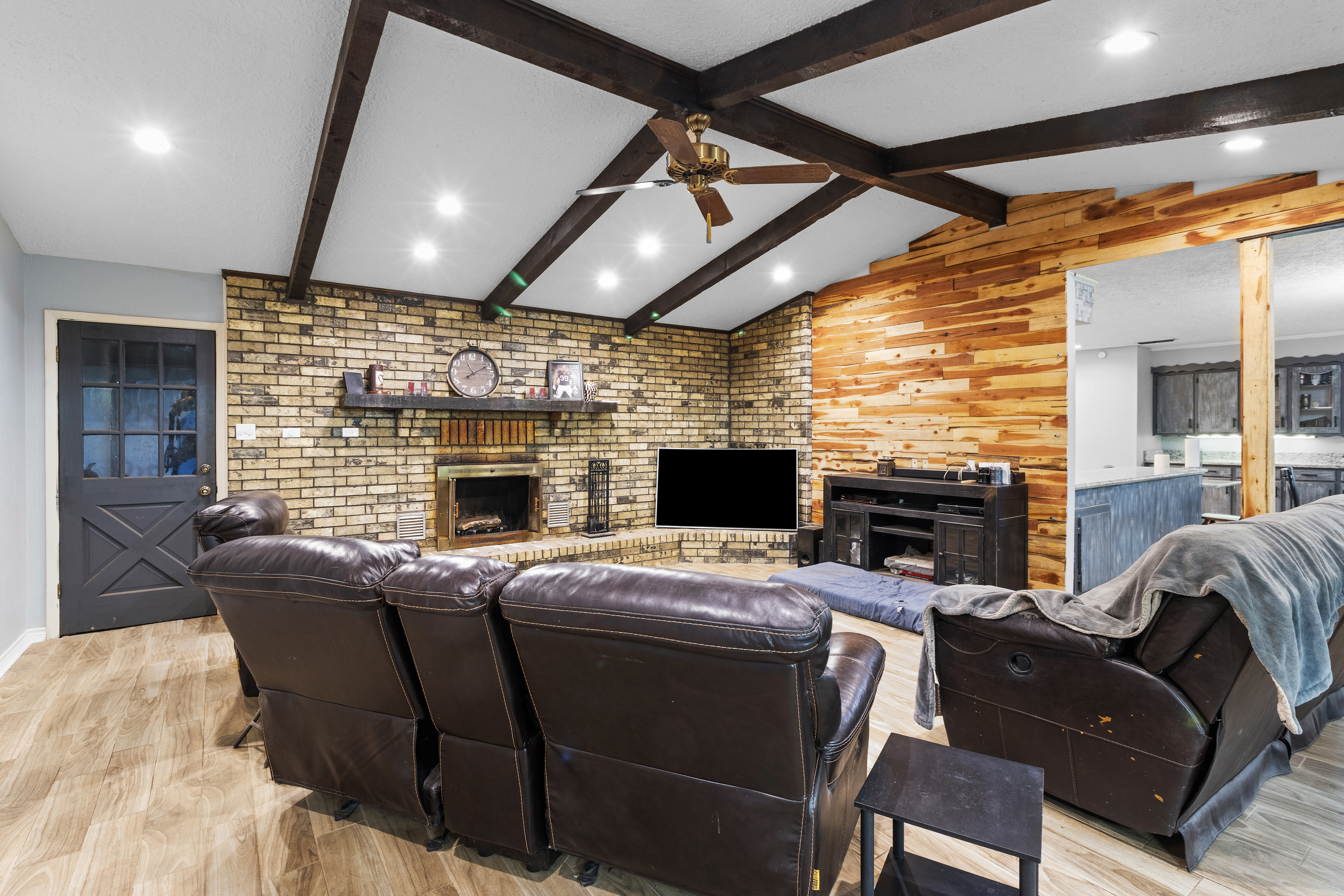 Henderson, Texas, 75652, United States, 6 Bedrooms Bedrooms, ,5 BathroomsBathrooms,Residential,For Sale,1920809