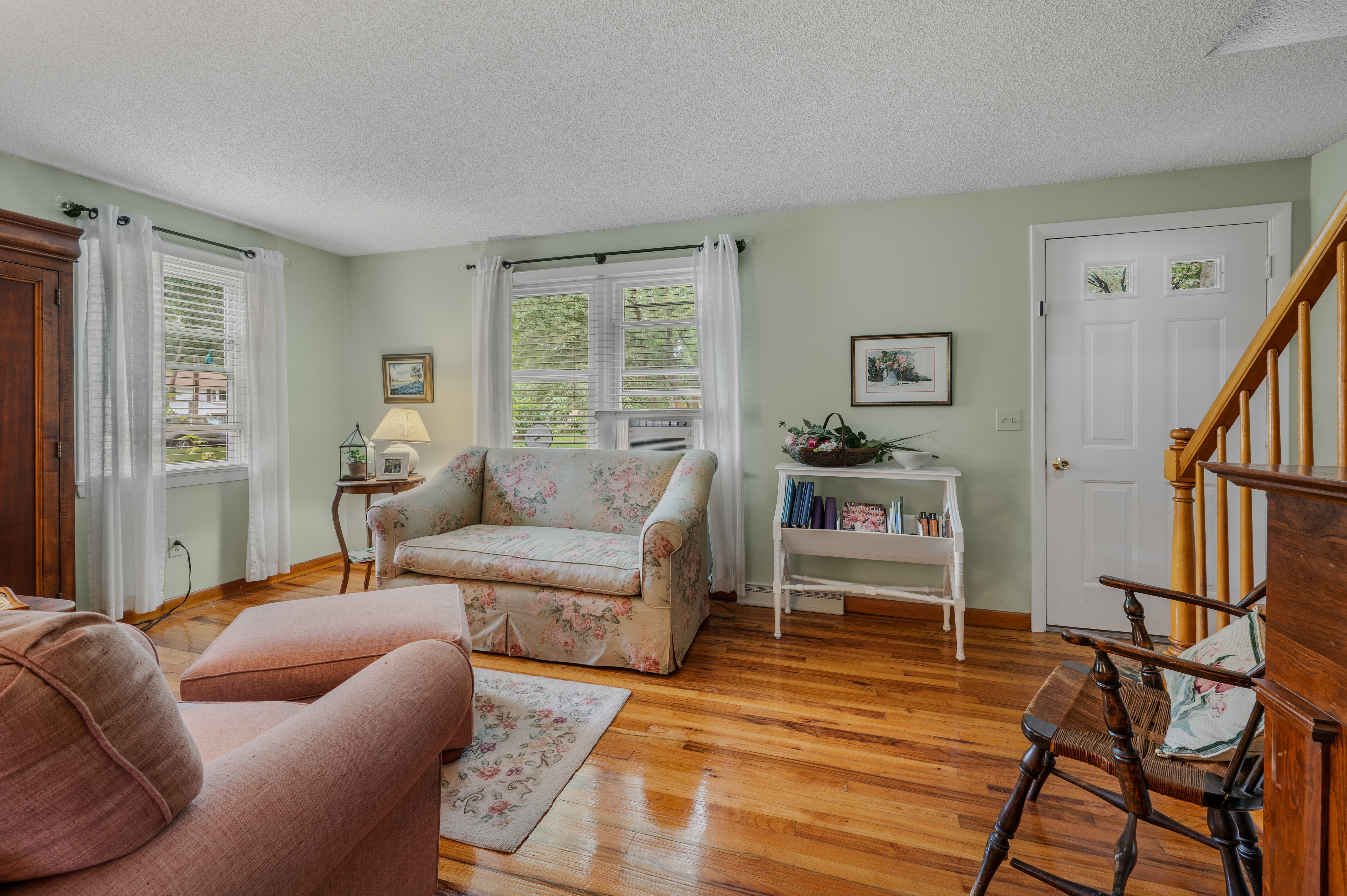  Discover easy coastal living in this sun-drenched Niantic townhouse. - 物件實景