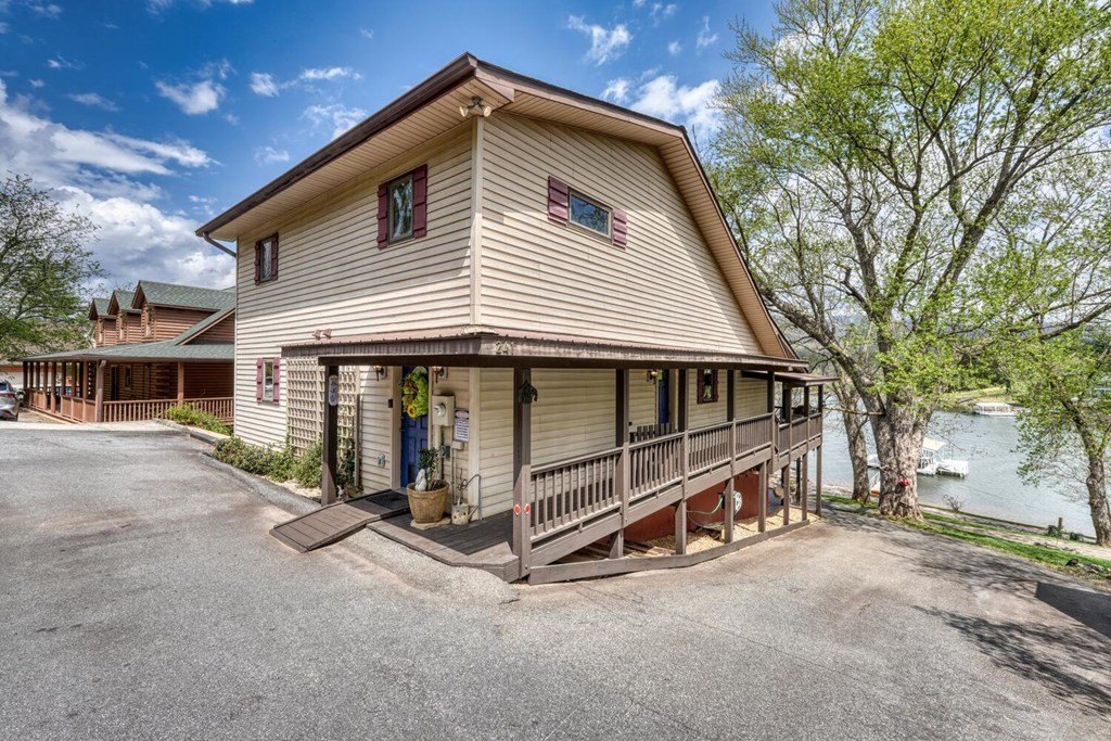 Hayesville, North Carolina, 28904, United States, 3 Bedrooms Bedrooms, ,4 BathroomsBathrooms,Residential,For Sale,1758410
