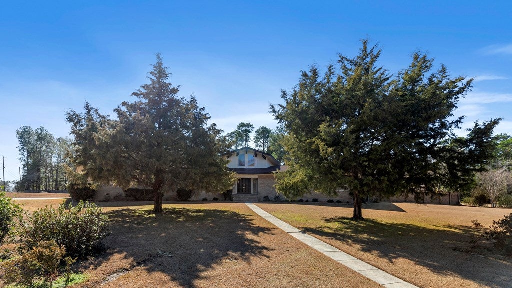 3001 Foxridge, Dothan, Alabama, 36303, United States, 3 Bedrooms Bedrooms, ,4 BathroomsBathrooms,Residential,For Sale,3001 Foxridge,1473328