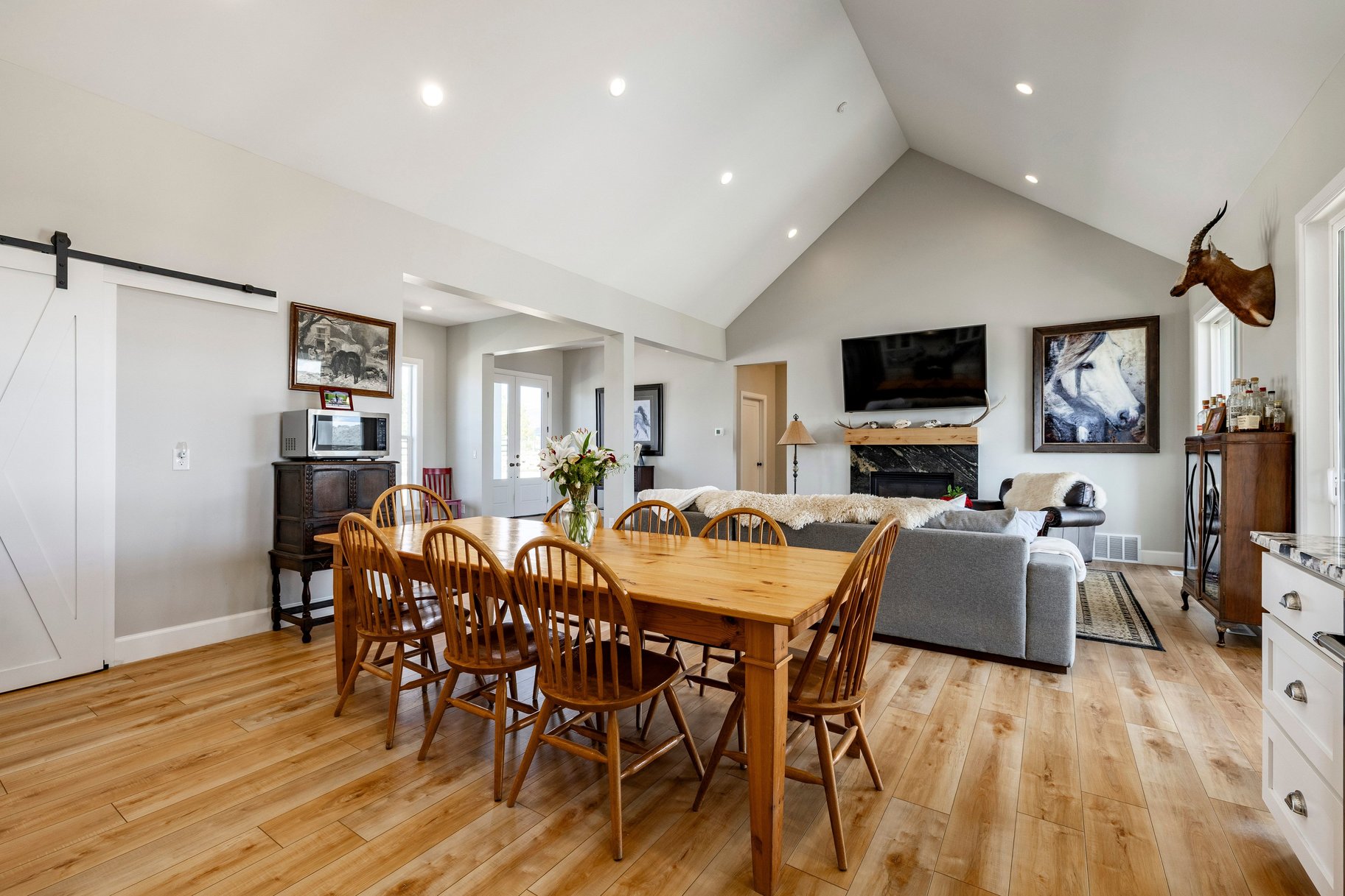  Rare Equestrian Retreat with Modern Farmhouse - 物件實景