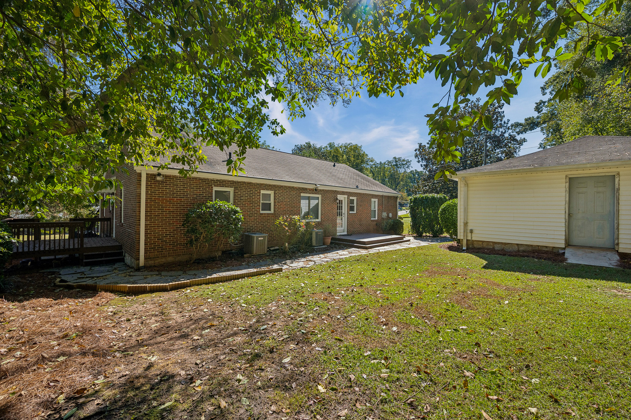  Beautifully Updated Brick Duplex Offers Rare Opportunity in the Heart of Decatur - 物件實景