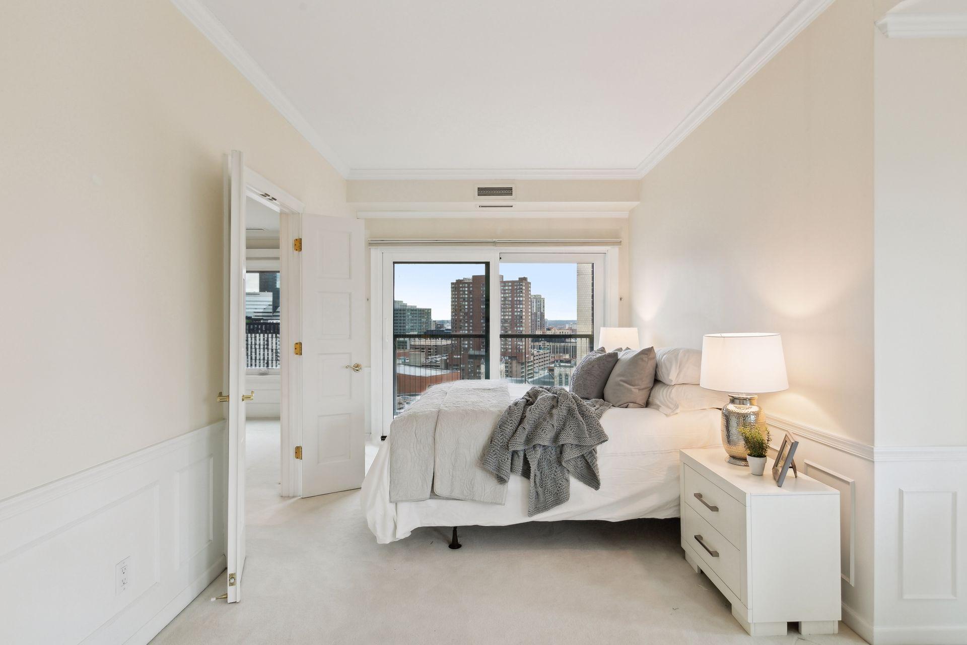 Minneapolis, Minnesota, 55403, United States, 2 Bedrooms Bedrooms, ,1 BathroomBathrooms,Residential,For Sale,1829145