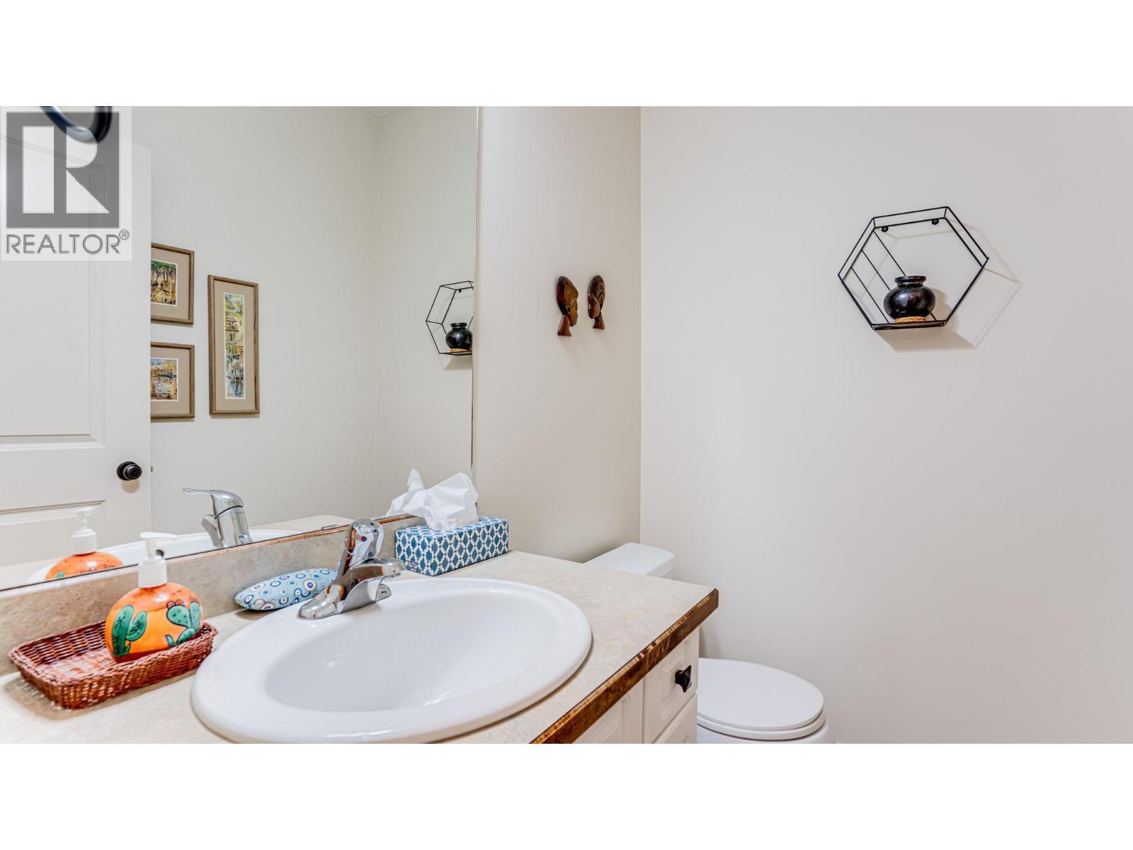 SALMON ARM, British Columbia, V1E 2B6, CA, 3 Bedrooms Bedrooms, ,2 BathroomsBathrooms,Residential,For Sale,1950686