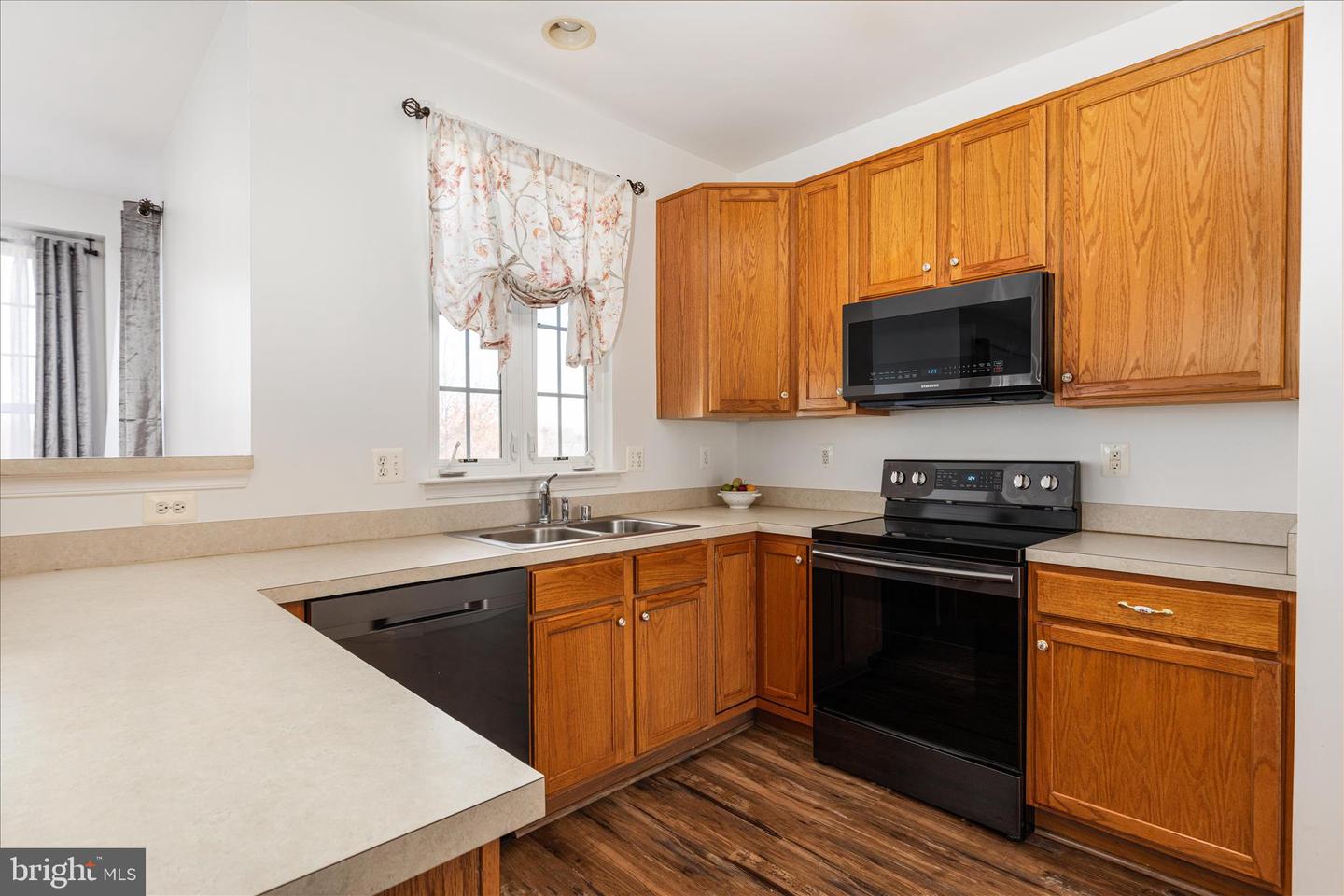 Round Hill, Virginia, 20141, United States, 4 Bedrooms Bedrooms, ,4 BathroomsBathrooms,Residential,For Sale,1987727