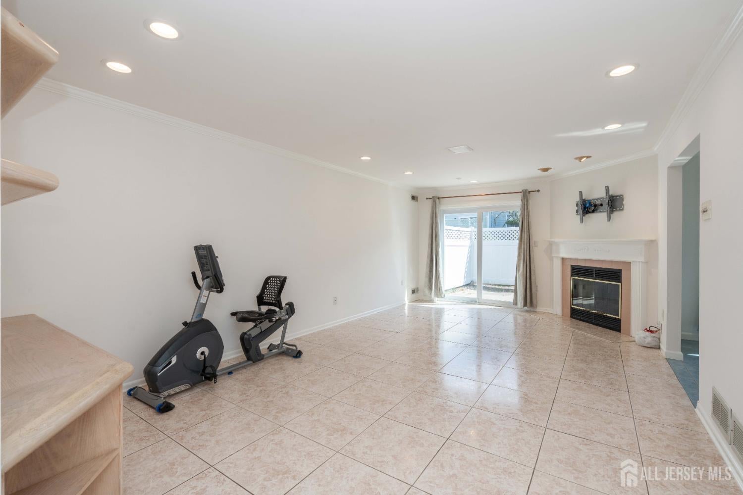 Sayreville, New Jersey, 08872, United States, 3 Bedrooms Bedrooms, ,3 BathroomsBathrooms,Residential,For Sale,1937577