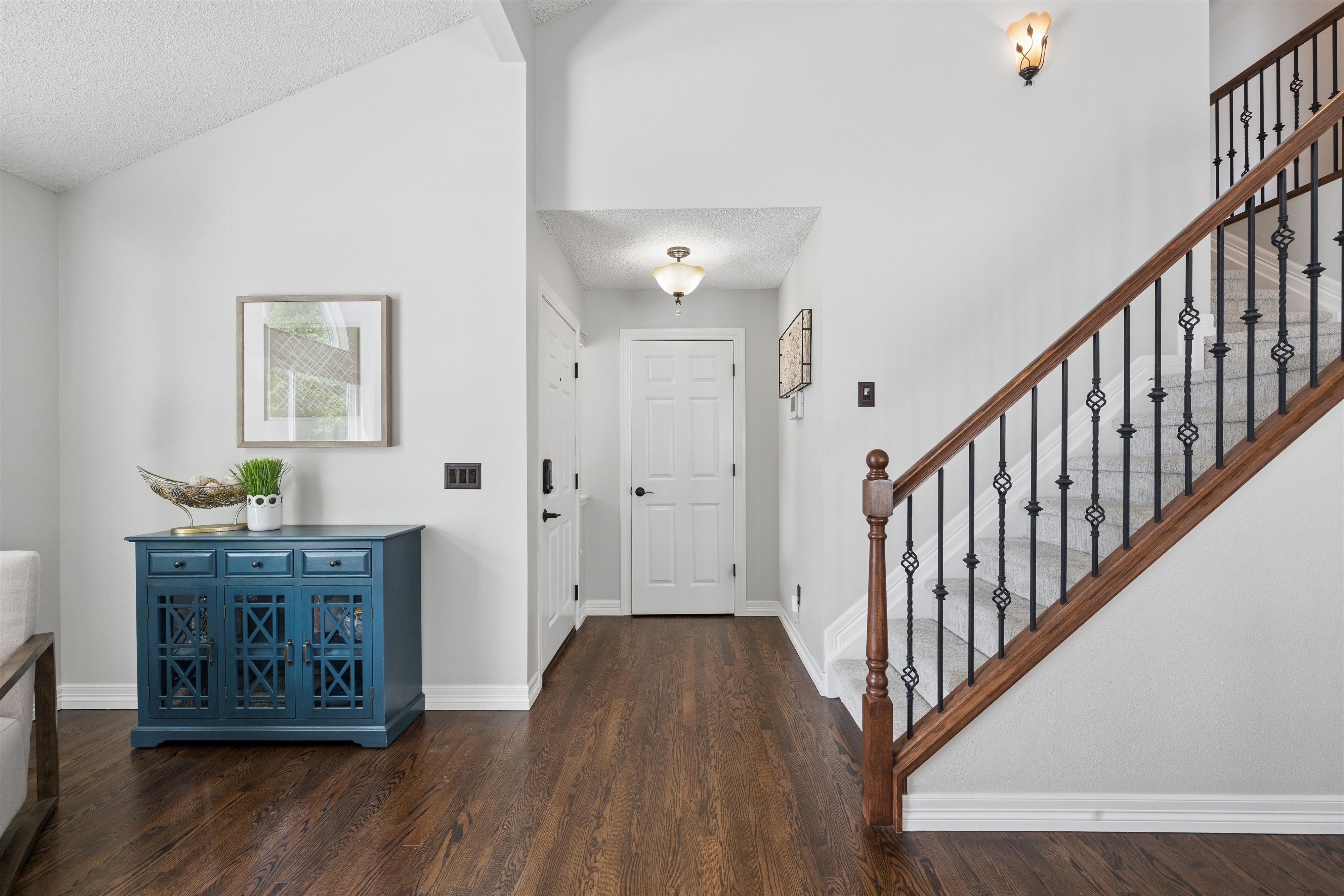  This stunning 2-story home impresses from the moment you arrive - 物件實景
