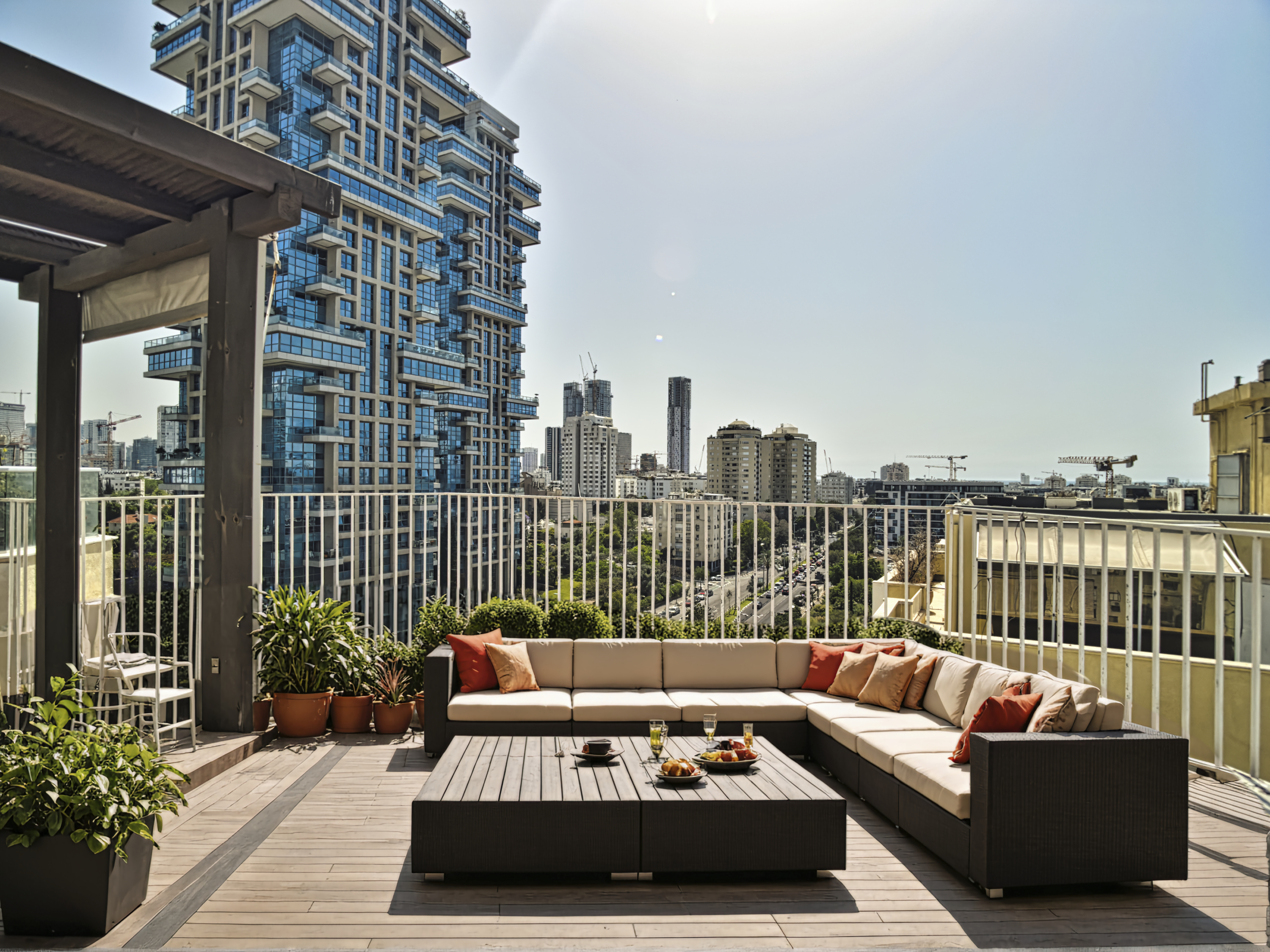  Exceptional Penthouse with Expansive Private Rooftop  Old North - 物件實景