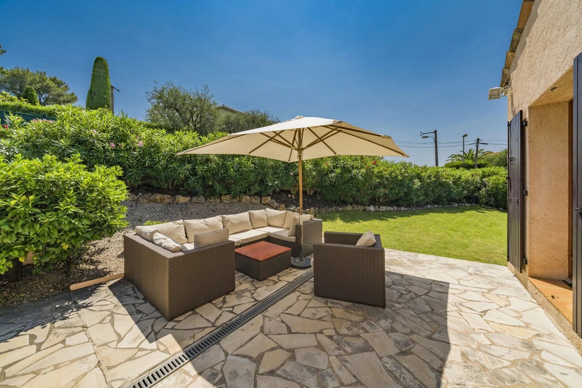 Mougins, Provence-Alpes-Côte d’Azur, 06250, FR, 3 Bedrooms Bedrooms, ,2 BathroomsBathrooms,Residential,For Sale,1995555