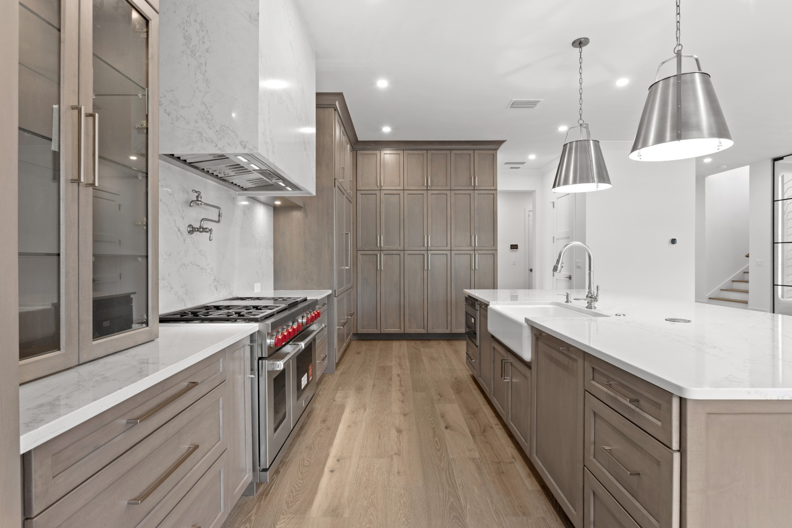 Tampa, Florida, 33611, United States, 6 Bedrooms Bedrooms, ,6 BathroomsBathrooms,Residential,For Sale,1981634