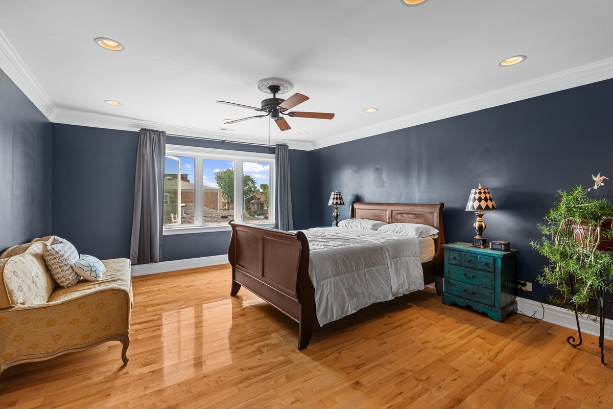 Elmwood Park, Illinois, 60707, United States, 5 Bedrooms Bedrooms, ,3 BathroomsBathrooms,Residential,For Sale,1916945