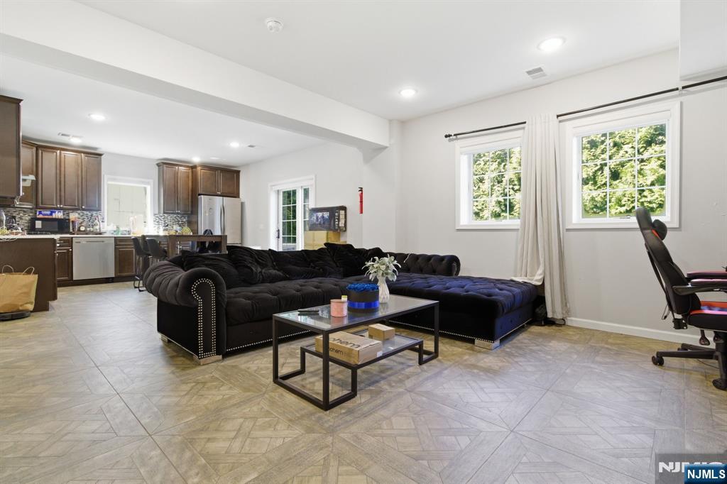 Kearny, New Jersey, 07032, United States, 6 Bedrooms Bedrooms, ,5 BathroomsBathrooms,Residential,For Sale,2032310