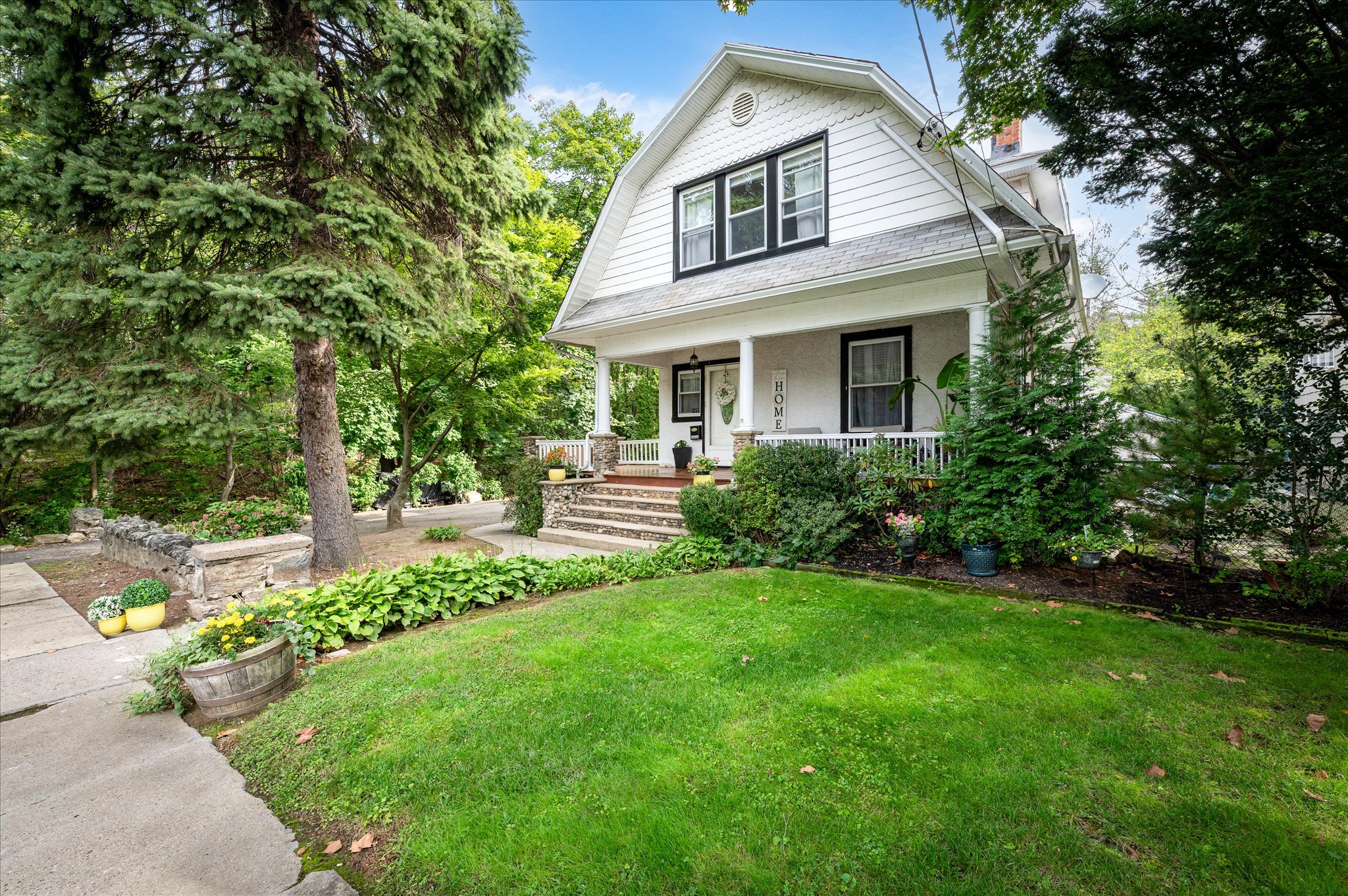  737 Bradley Street - 物件實景