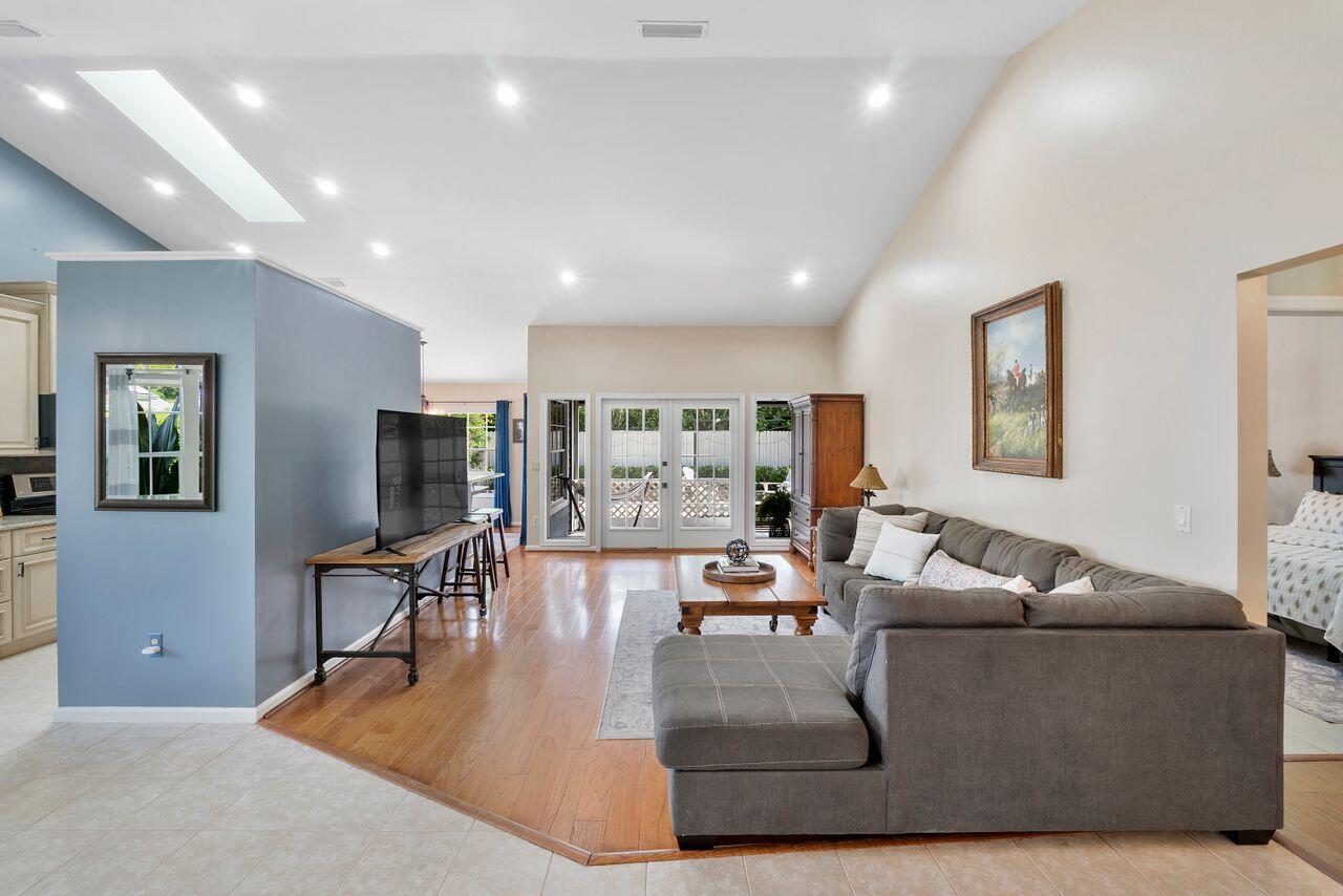 Wellington, Florida, 33414, United States, 2 Bedrooms Bedrooms, ,2 BathroomsBathrooms,Residential,For Sale,1892262