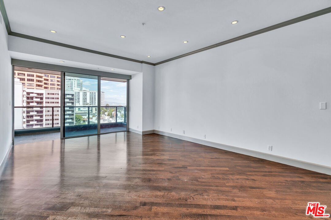 Los Angeles, California, 90024, United States, 2 Bedrooms Bedrooms, ,3 BathroomsBathrooms,Residential,For Sale,1932813
