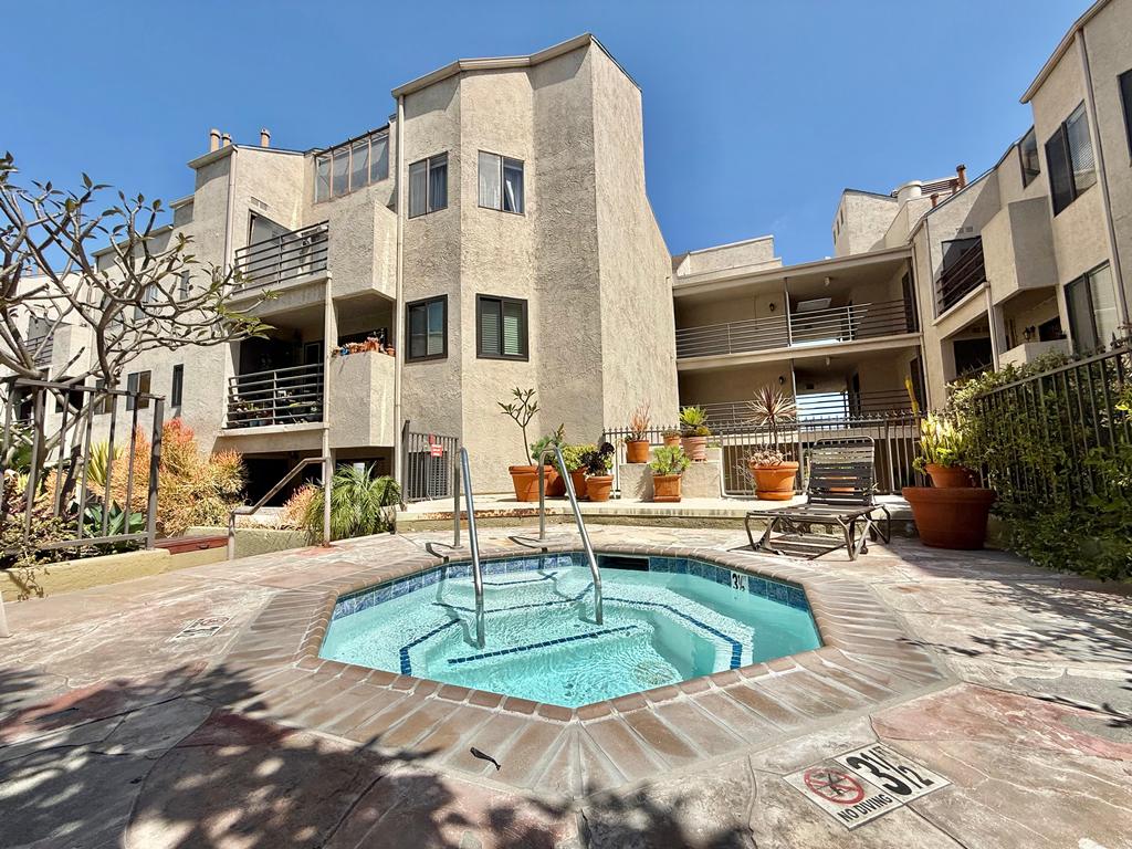 Long Beach, California, 90815, United States, 2 Bedrooms Bedrooms, ,2 BathroomsBathrooms,Residential,For Sale,1830564