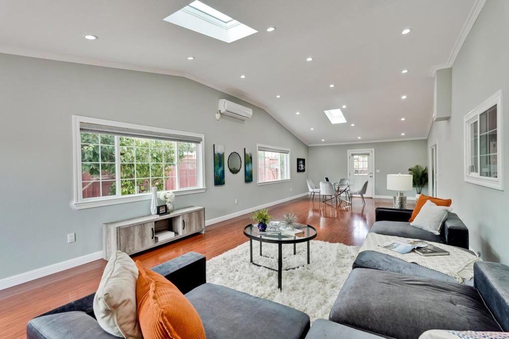 Union City, California, 94587, United States, 4 Bedrooms Bedrooms, ,3 BathroomsBathrooms,Residential,For Sale,1978572