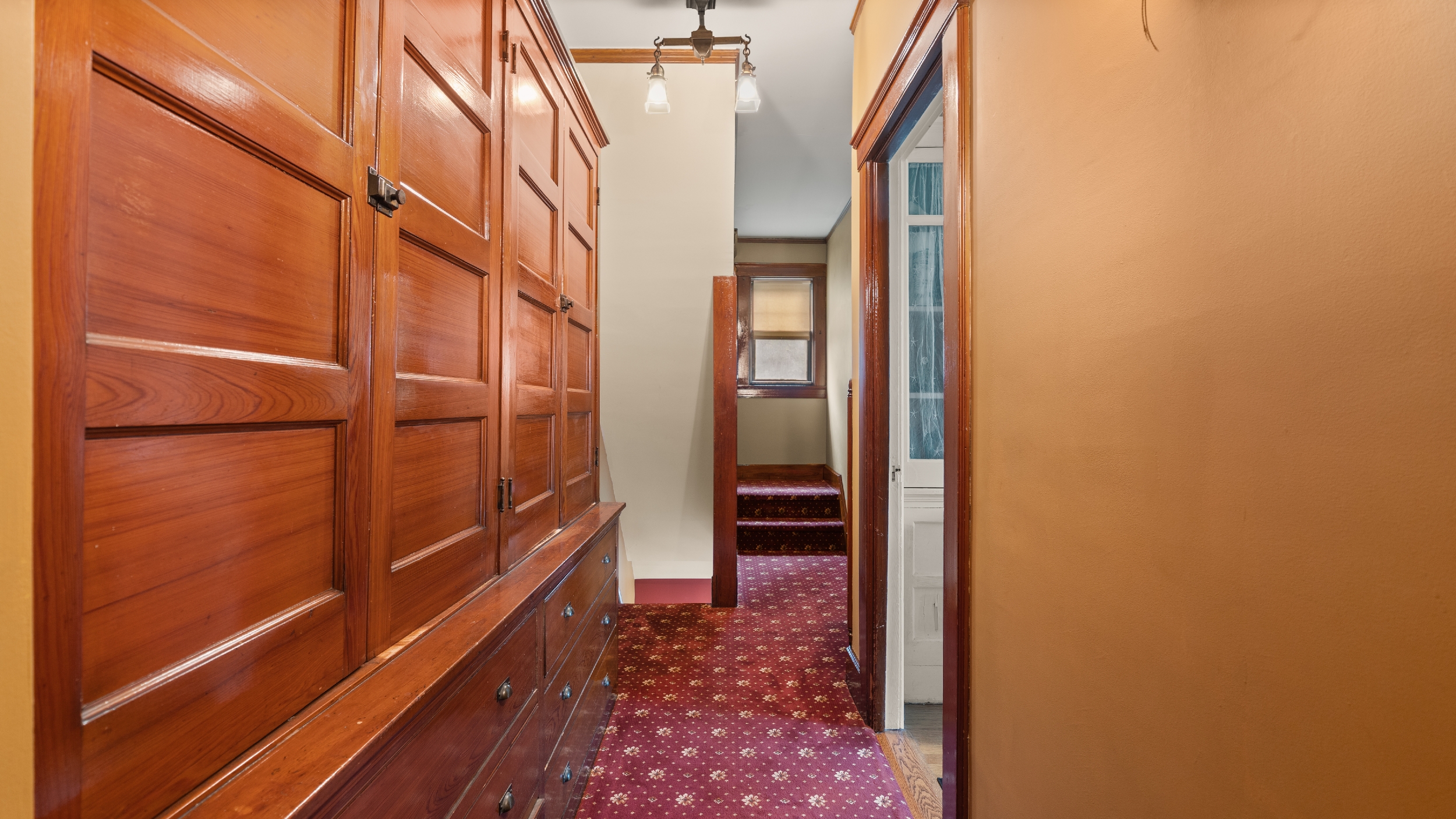  Charming In-Town Victorian with Large Carriage House - 物件實景