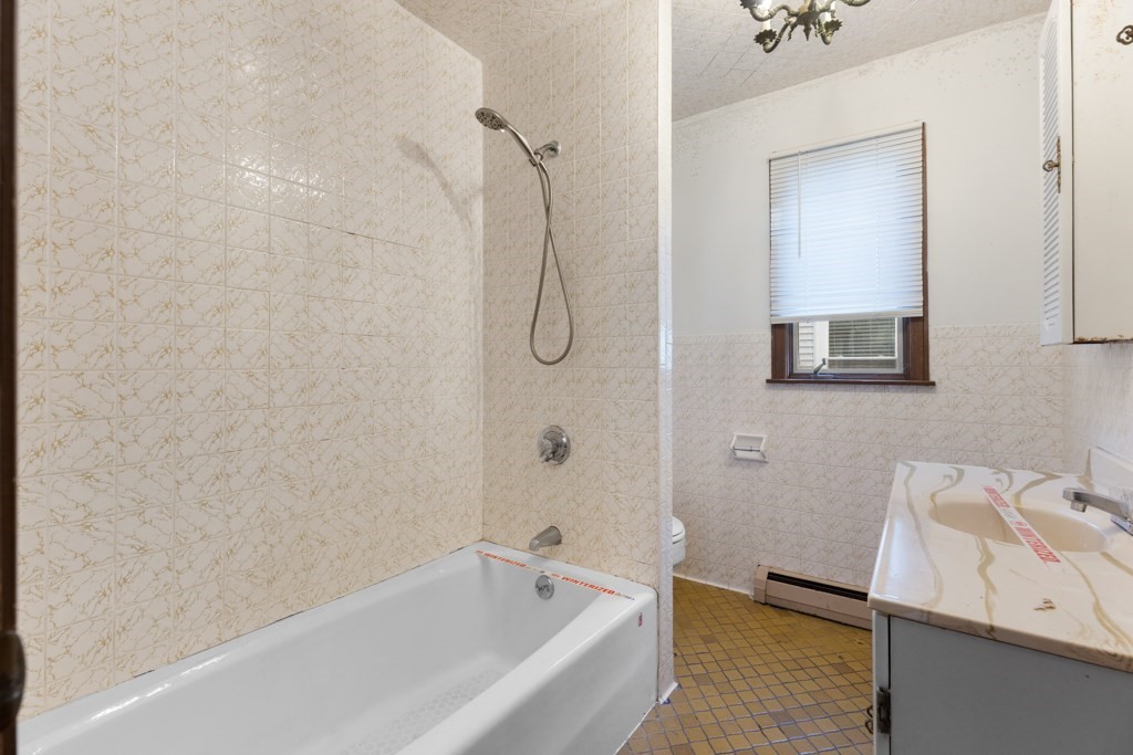 Quincy, Massachusetts, 02170, United States, 4 Bedrooms Bedrooms, ,2 BathroomsBathrooms,Residential,For Sale,1942213
