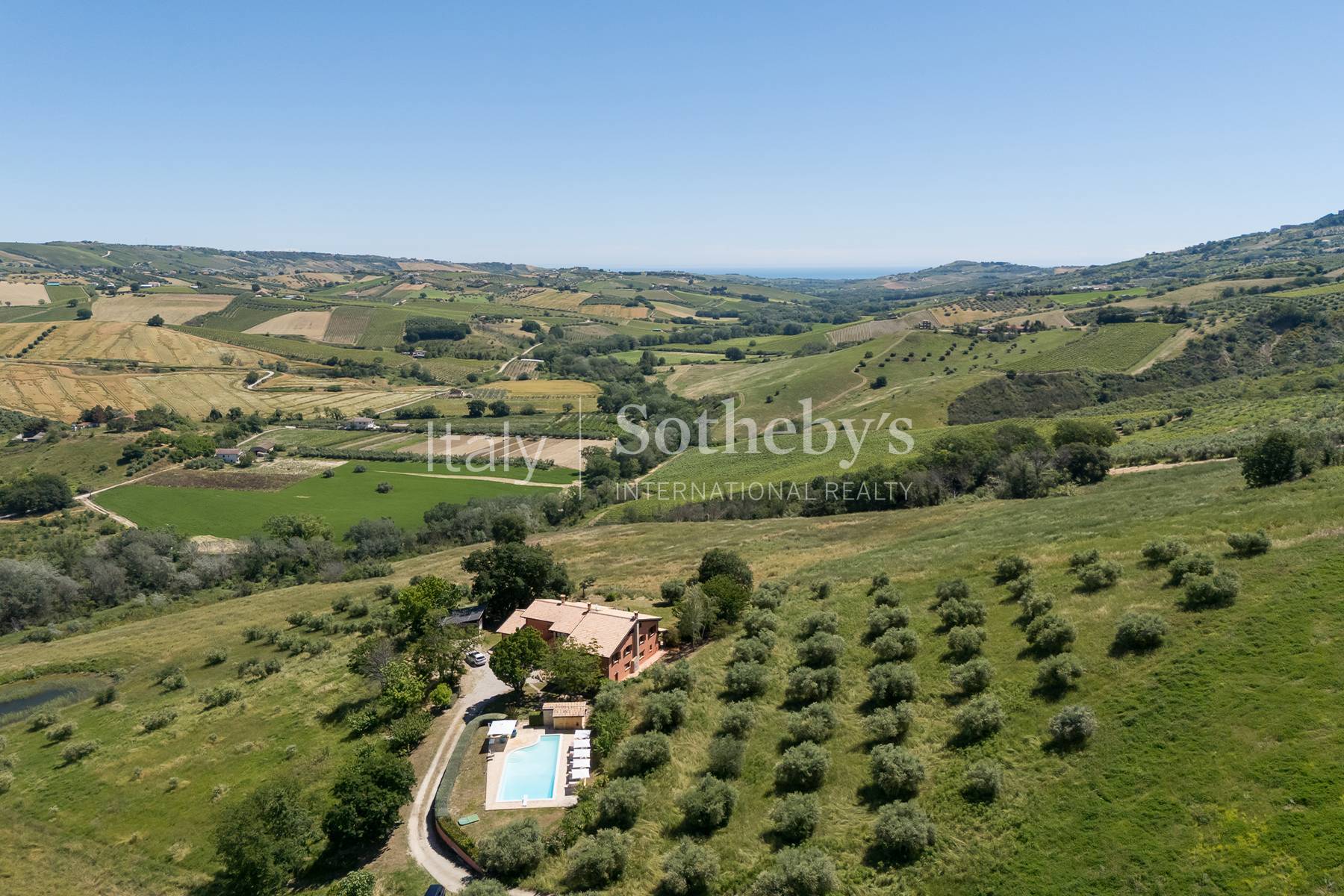 Renovated estate with pool and panoramic view - 物件實景