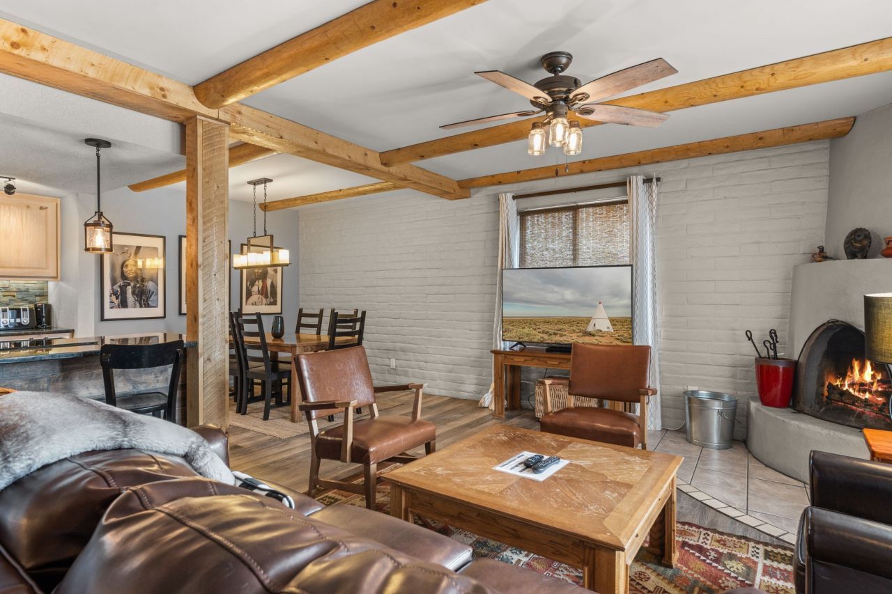 Santa Fe, New Mexico, 87501, United States, 2 Bedrooms Bedrooms, ,3 BathroomsBathrooms,Residential,For Sale,1959101