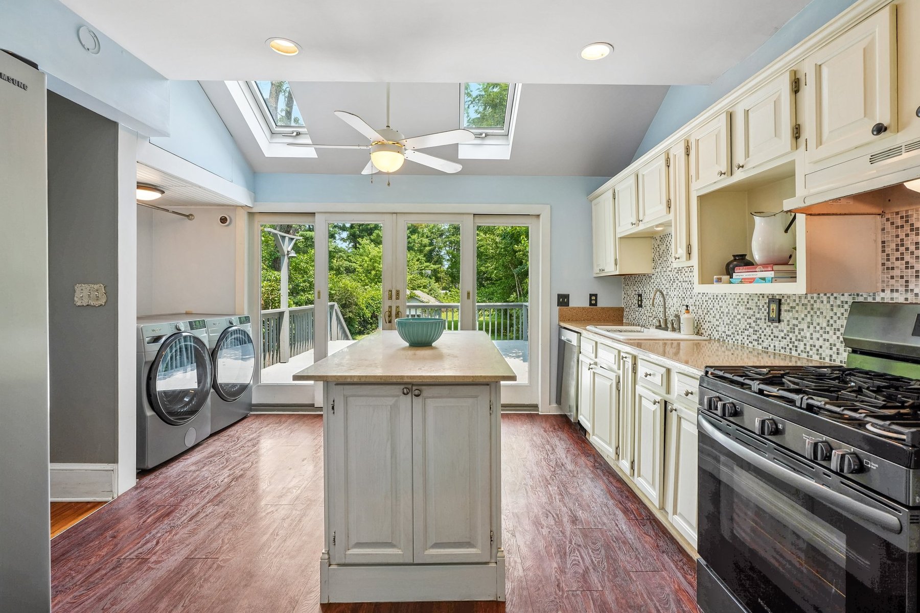  Craftsman Inspired Home With Both Old-Home Charm and Modern Amenities - 物件實景