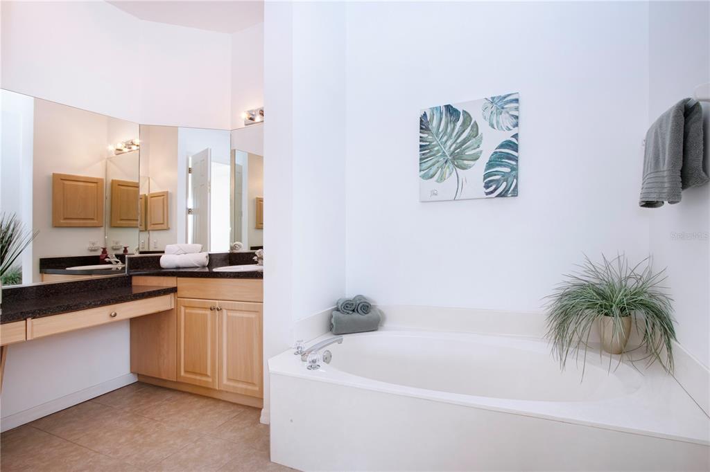 Ellenton, Florida, 34222, United States, 4 Bedrooms Bedrooms, ,3 BathroomsBathrooms,Residential,For Sale,1988008