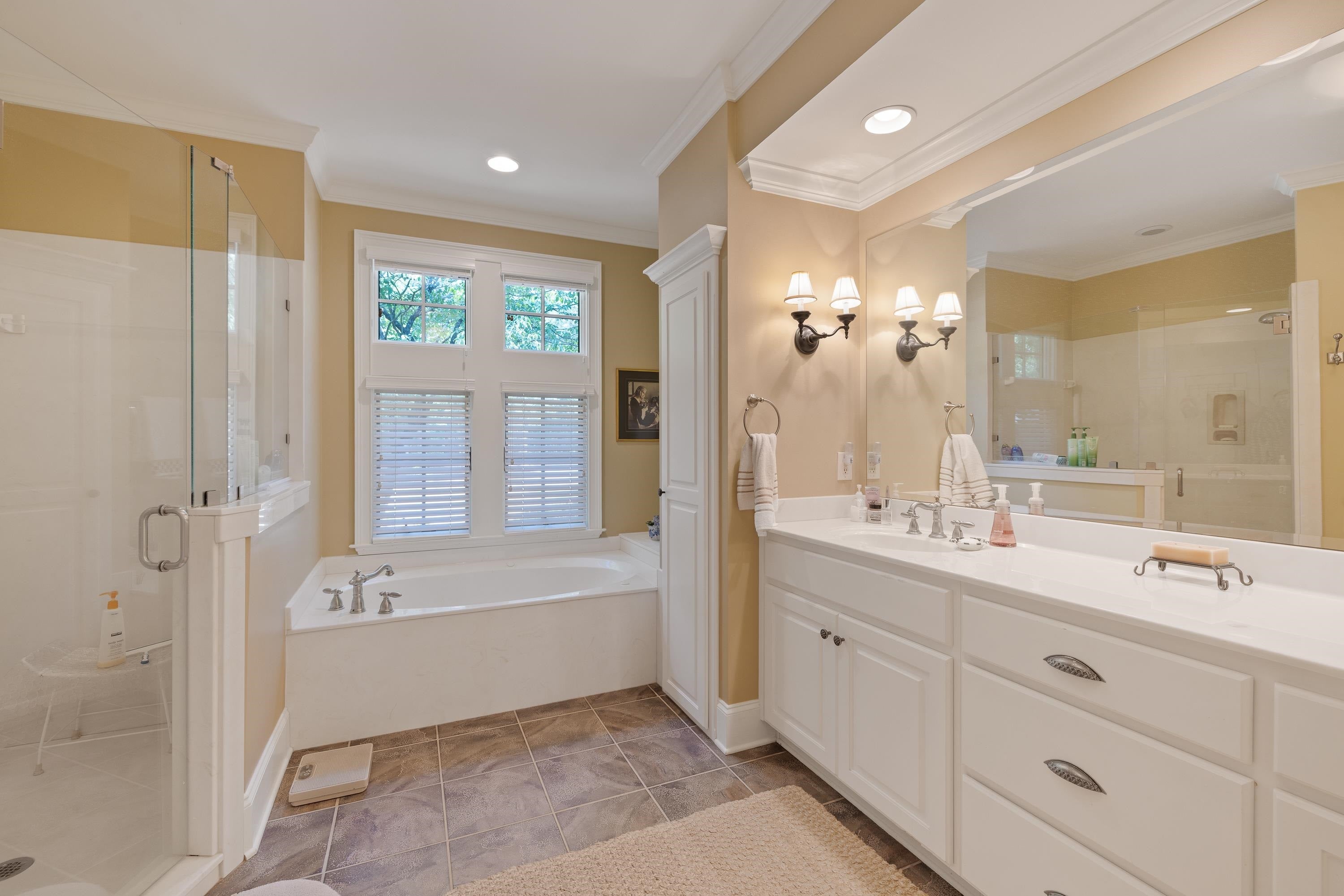 Greensboro, Georgia, 30642, United States, 3 Bedrooms Bedrooms, ,4 BathroomsBathrooms,Residential,For Sale,1829509